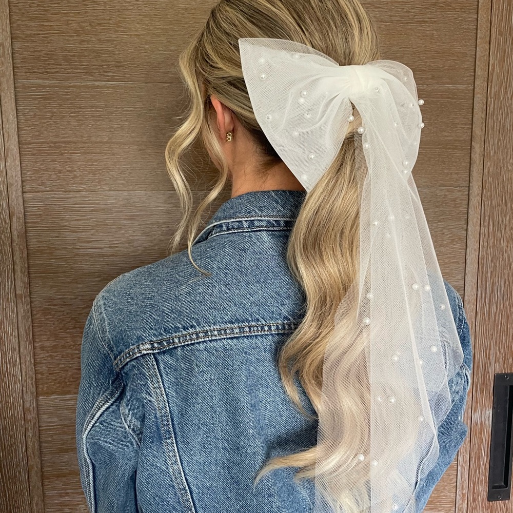 Untamed Petals Penelope Pearl Bow in Ivory